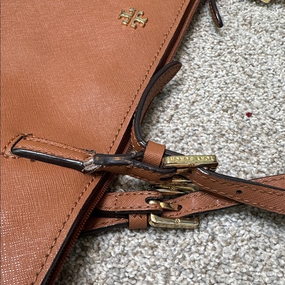 Tory Burch | York Buckle Tote in Tan Brown Leather - Picture 6 of 14